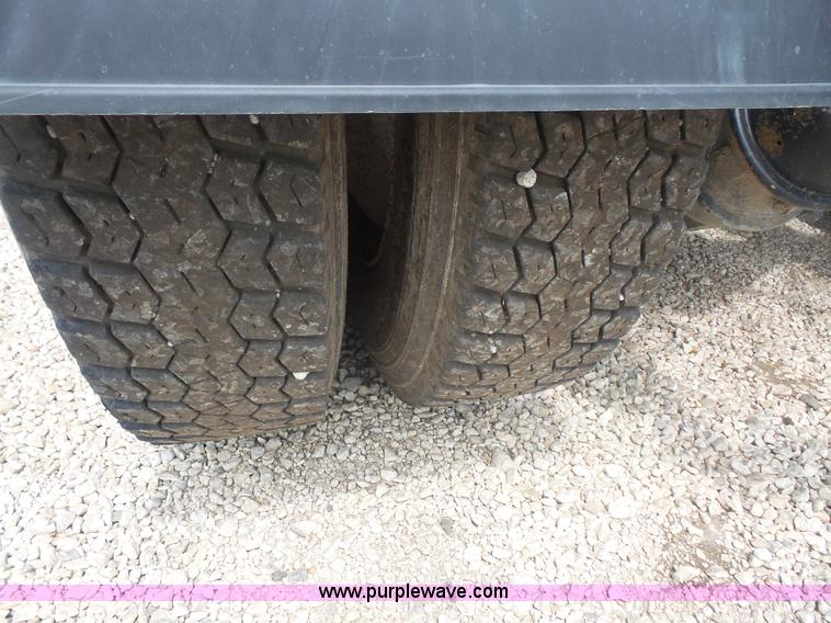 image for item K4743 2009 Kenworth T800 semi truck