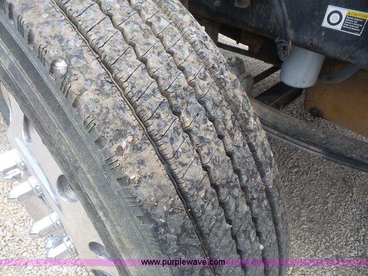 image for item K4743 2009 Kenworth T800 semi truck