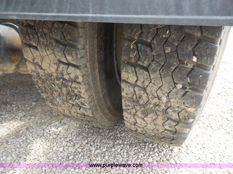 image for item K4743 2009 Kenworth T800 semi truck