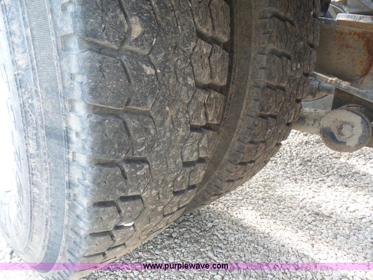 image for item K4743 2009 Kenworth T800 semi truck