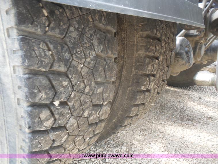 image for item K4743 2009 Kenworth T800 semi truck