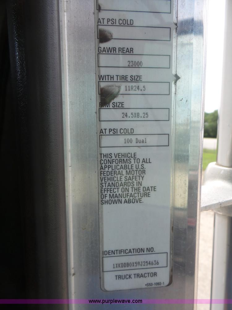 image for item K4743 2009 Kenworth T800 semi truck