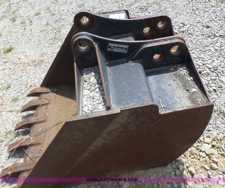 New Holland backhoe bucket in Hannibal, MO Item K5733 sold Purple Wave