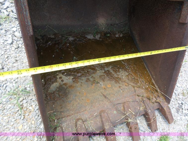 image for item K5733 New Holland backhoe bucket