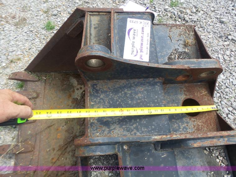 image for item K5733 New Holland backhoe bucket
