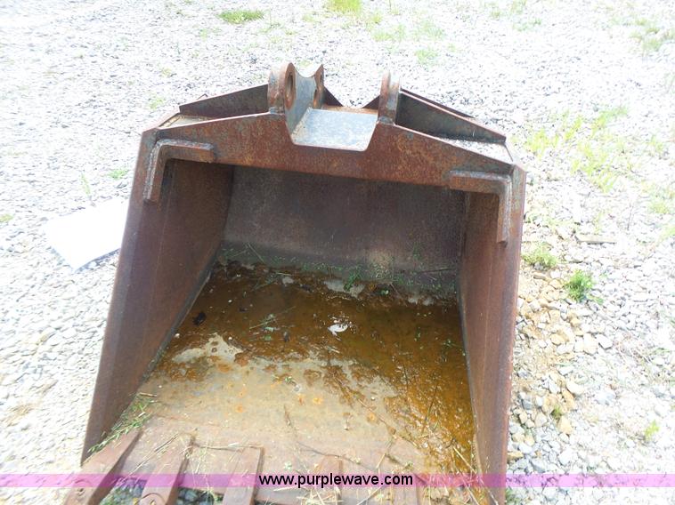 image for item K5733 New Holland backhoe bucket