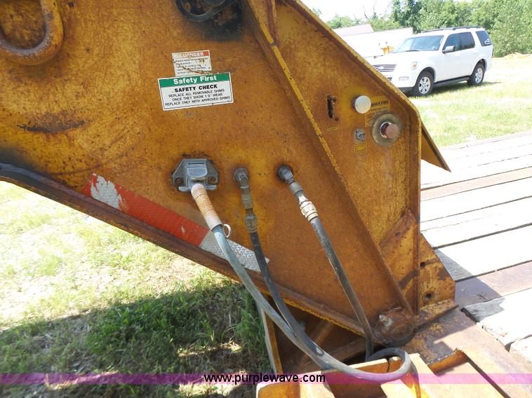 image for item K5736 1996 Talbert TDW755HRG1-T1 lowboy equipment trailer