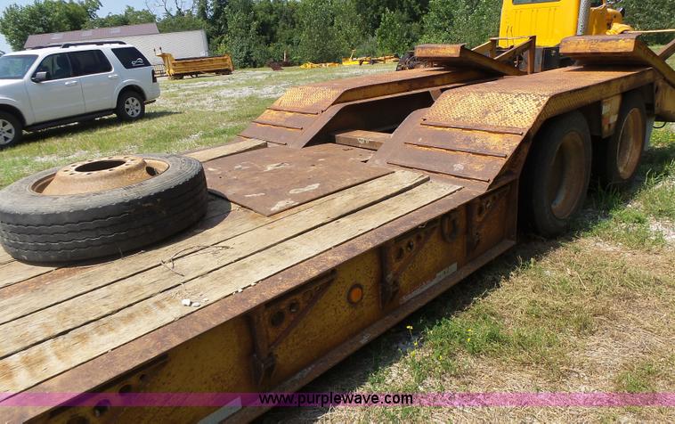 image for item K5736 1996 Talbert TDW755HRG1-T1 lowboy equipment trailer