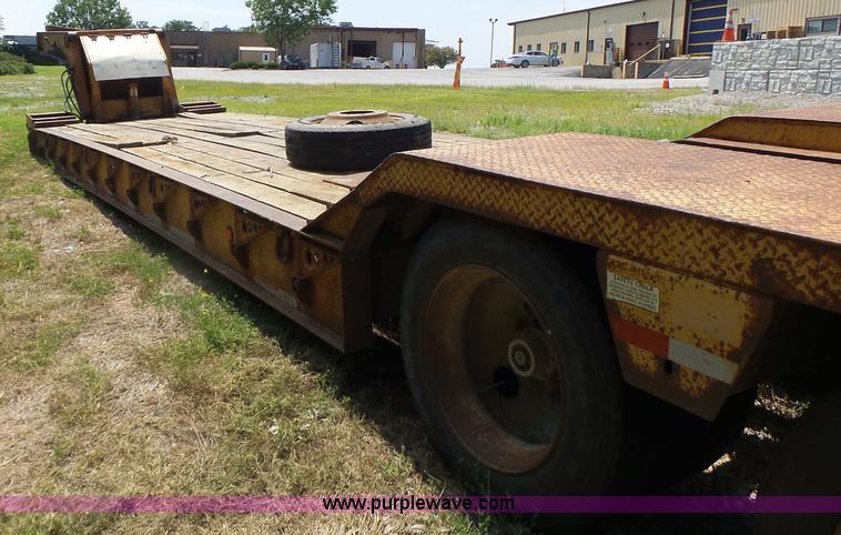 image for item K5736 1996 Talbert TDW755HRG1-T1 lowboy equipment trailer