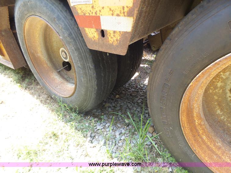 image for item K5736 1996 Talbert TDW755HRG1-T1 lowboy equipment trailer