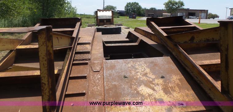 image for item K5736 1996 Talbert TDW755HRG1-T1 lowboy equipment trailer
