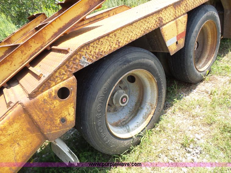 image for item K5736 1996 Talbert TDW755HRG1-T1 lowboy equipment trailer