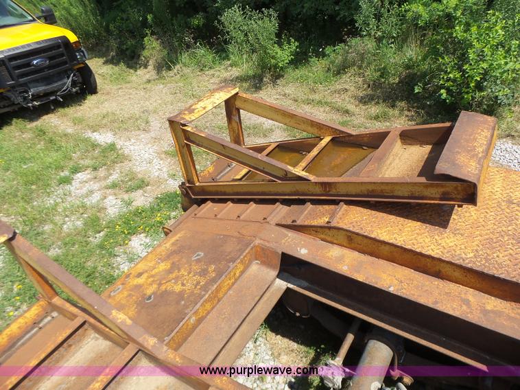 image for item K5736 1996 Talbert TDW755HRG1-T1 lowboy equipment trailer