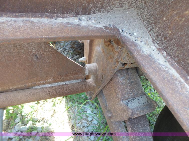 image for item K5736 1996 Talbert TDW755HRG1-T1 lowboy equipment trailer