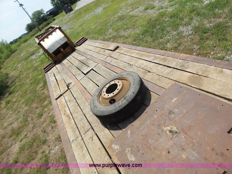 image for item K5736 1996 Talbert TDW755HRG1-T1 lowboy equipment trailer