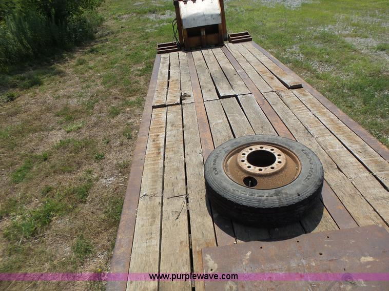 image for item K5736 1996 Talbert TDW755HRG1-T1 lowboy equipment trailer