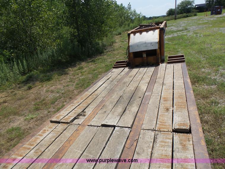 image for item K5736 1996 Talbert TDW755HRG1-T1 lowboy equipment trailer