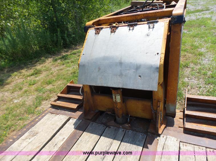 image for item K5736 1996 Talbert TDW755HRG1-T1 lowboy equipment trailer