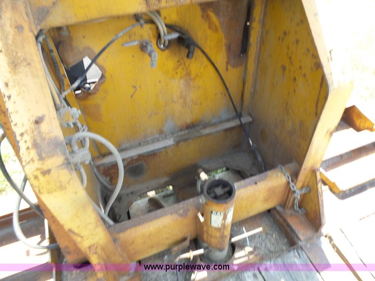 image for item K5736 1996 Talbert TDW755HRG1-T1 lowboy equipment trailer