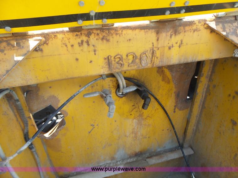 image for item K5736 1996 Talbert TDW755HRG1-T1 lowboy equipment trailer