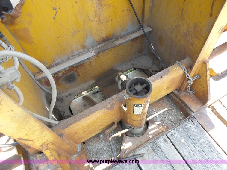 image for item K5736 1996 Talbert TDW755HRG1-T1 lowboy equipment trailer