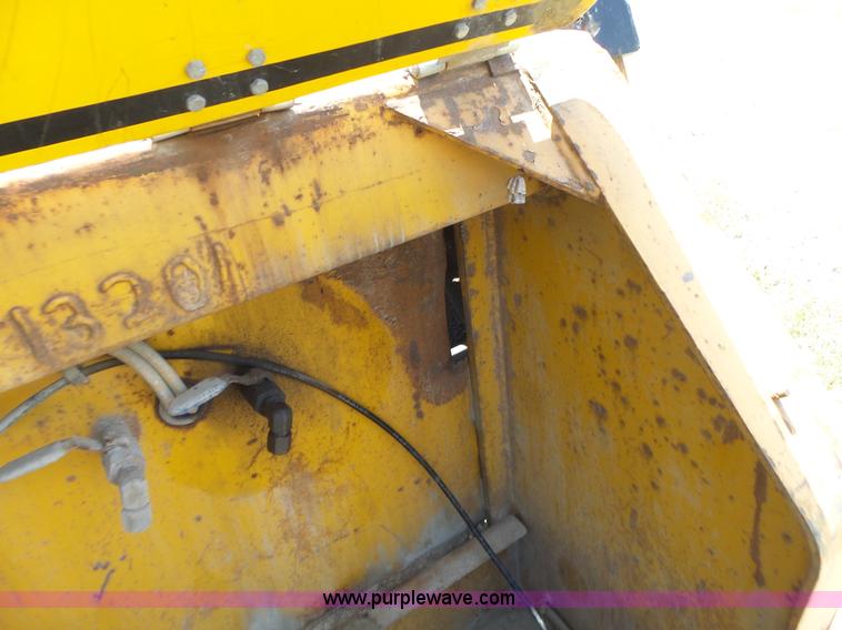 image for item K5736 1996 Talbert TDW755HRG1-T1 lowboy equipment trailer