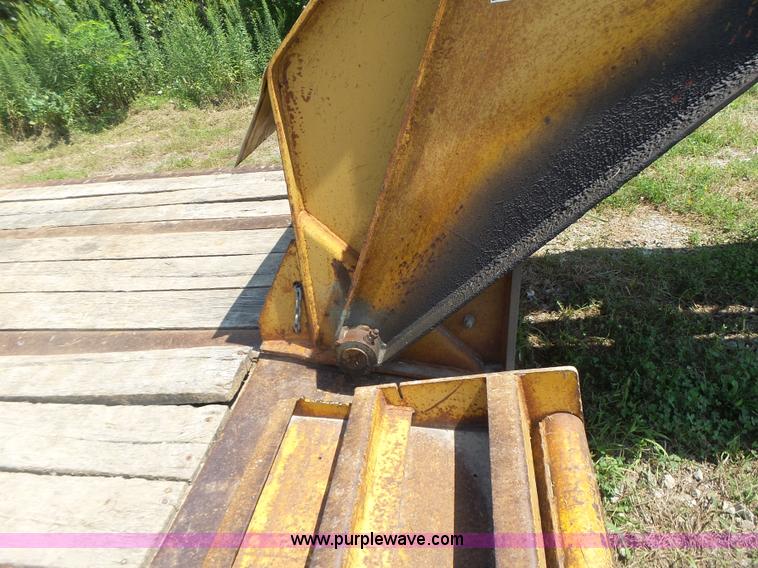 image for item K5736 1996 Talbert TDW755HRG1-T1 lowboy equipment trailer