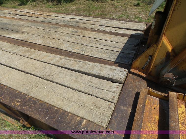 image for item K5736 1996 Talbert TDW755HRG1-T1 lowboy equipment trailer