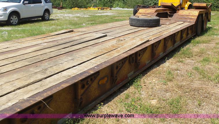 image for item K5736 1996 Talbert TDW755HRG1-T1 lowboy equipment trailer