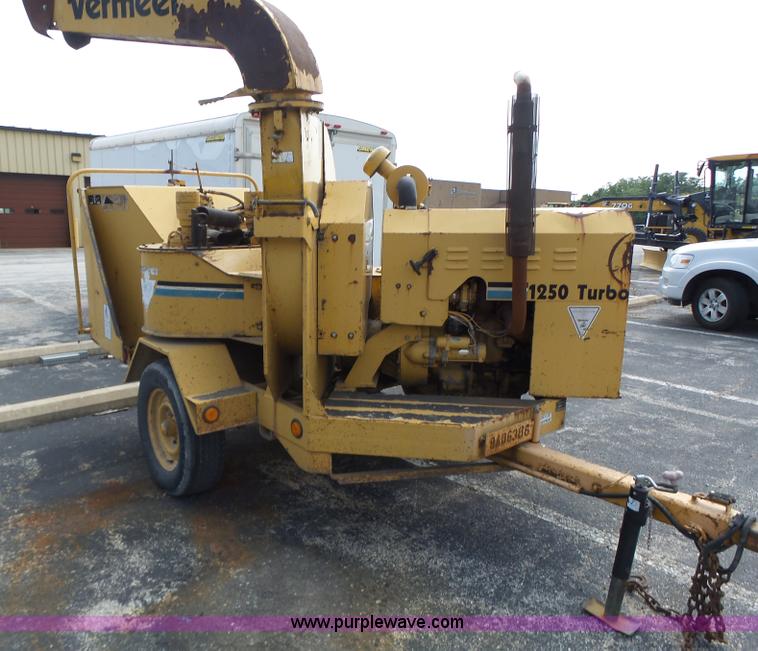 image for item K5737 Vermeer 1250 wood chipper