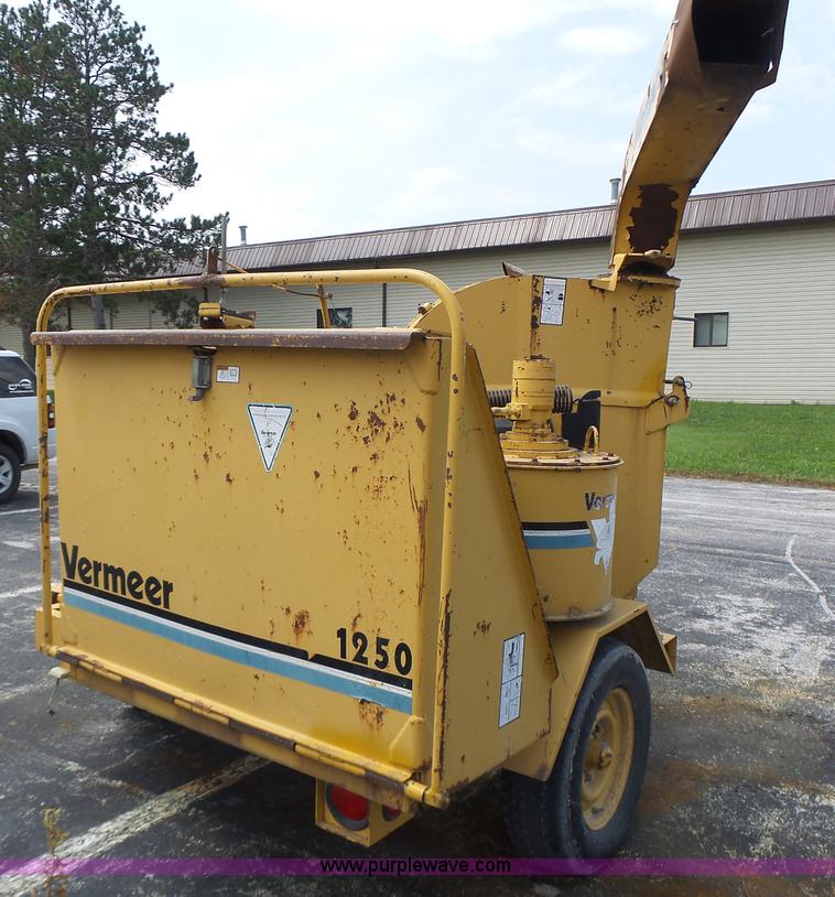 image for item K5737 Vermeer 1250 wood chipper