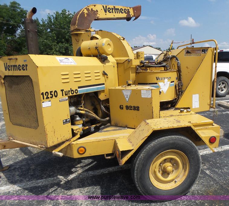 image for item K5737 Vermeer 1250 wood chipper