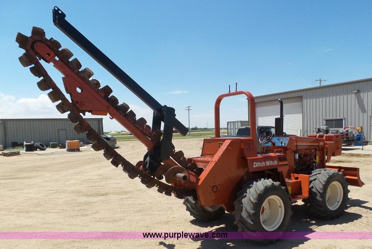 image for item K8437 1996 Ditch Witch 7610 trencher