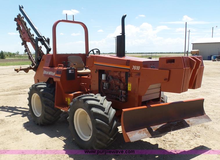 image for item K8437 1996 Ditch Witch 7610 trencher