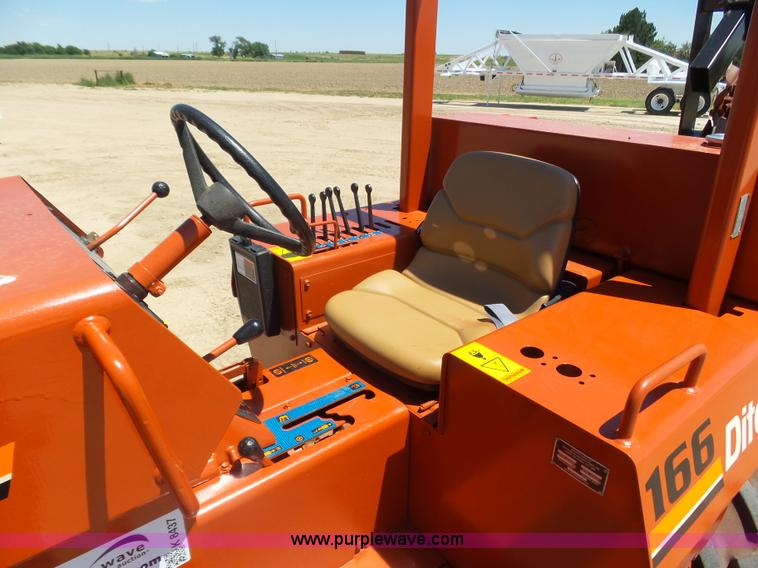 image for item K8437 1996 Ditch Witch 7610 trencher