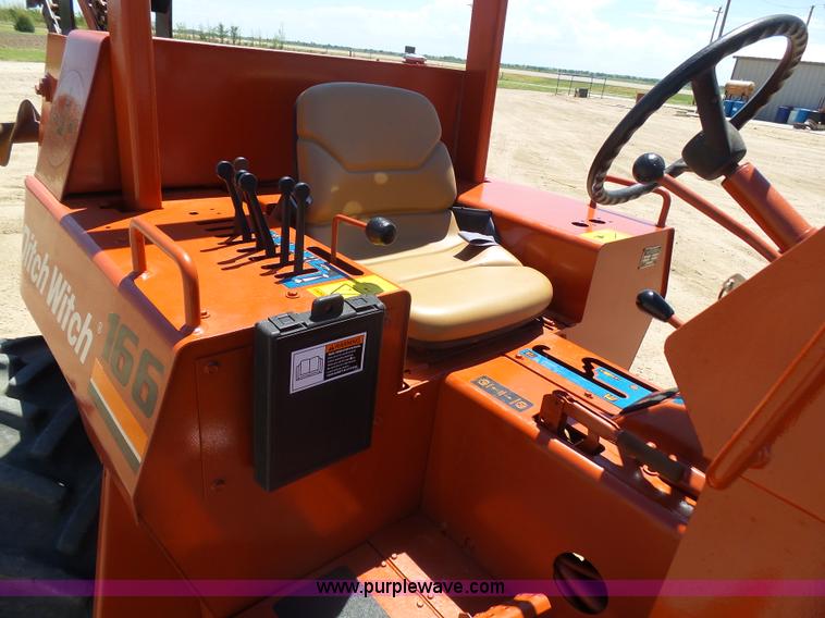 image for item K8437 1996 Ditch Witch 7610 trencher