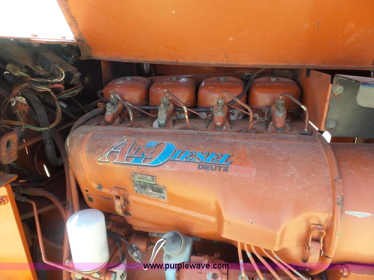 image for item K8437 1996 Ditch Witch 7610 trencher