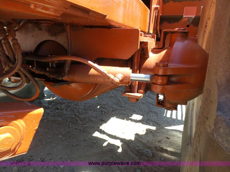 image for item K8437 1996 Ditch Witch 7610 trencher