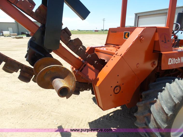 image for item K8437 1996 Ditch Witch 7610 trencher