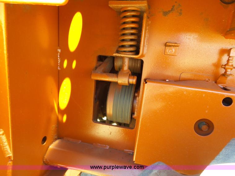 image for item K8437 1996 Ditch Witch 7610 trencher