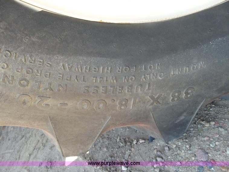 image for item K8437 1996 Ditch Witch 7610 trencher