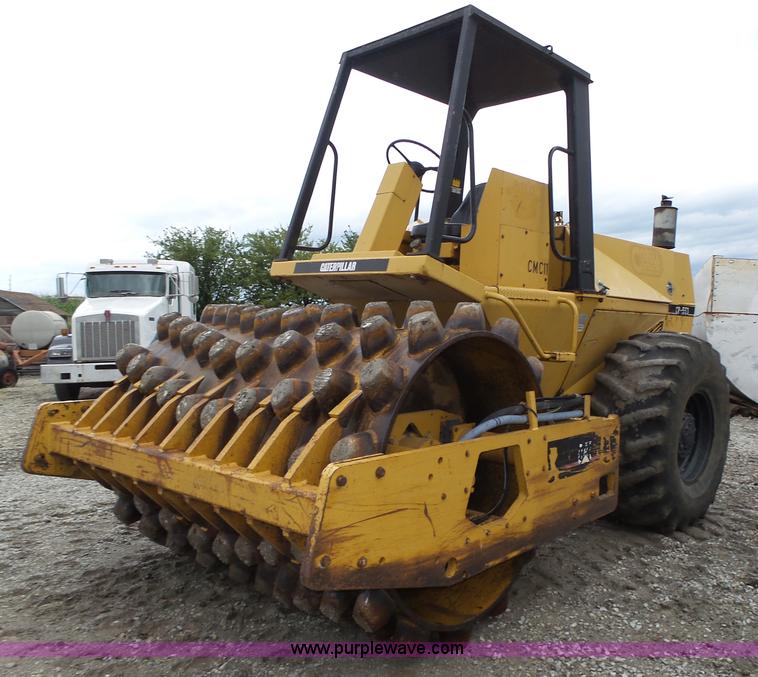 image for item K8446 1988 Caterpillar CP553 single drum pad foot compactor