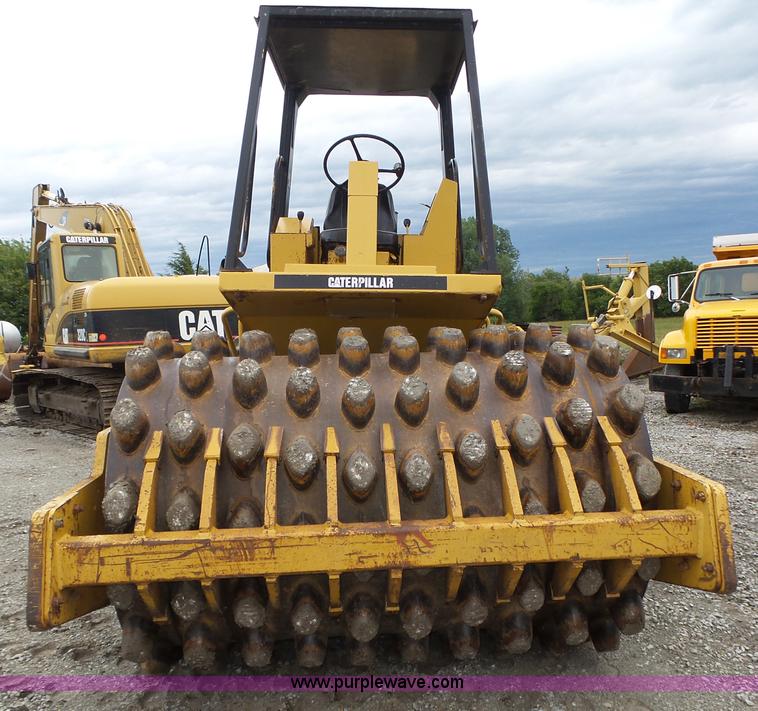 image for item K8446 1988 Caterpillar CP553 single drum pad foot compactor
