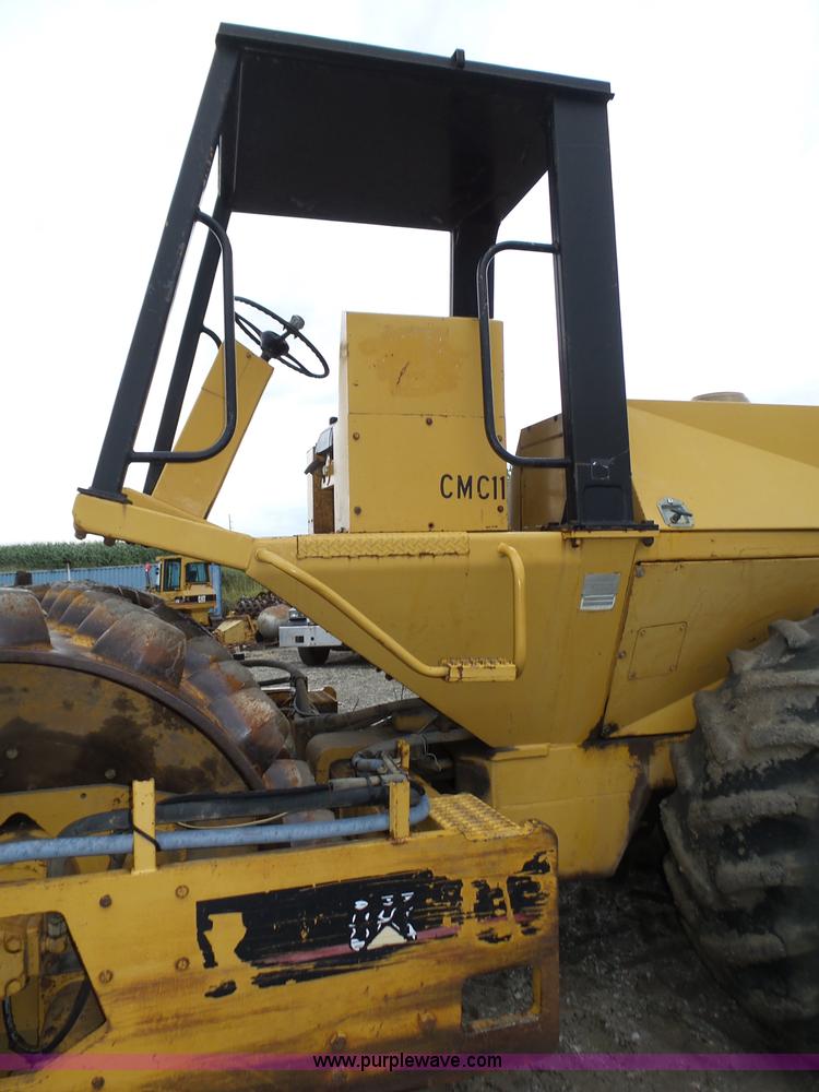 image for item K8446 1988 Caterpillar CP553 single drum pad foot compactor