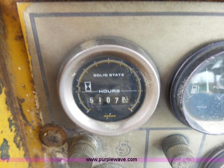 image for item K8446 1988 Caterpillar CP553 single drum pad foot compactor