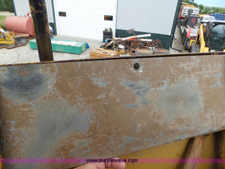 image for item K8446 1988 Caterpillar CP553 single drum pad foot compactor