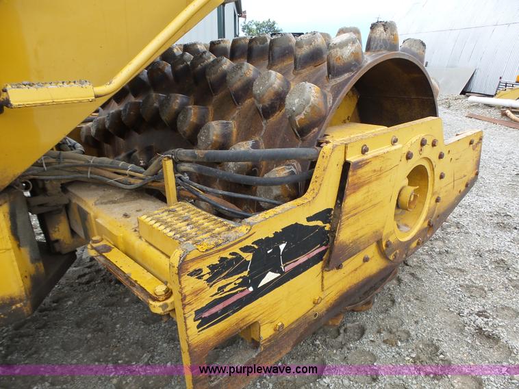 image for item K8446 1988 Caterpillar CP553 single drum pad foot compactor