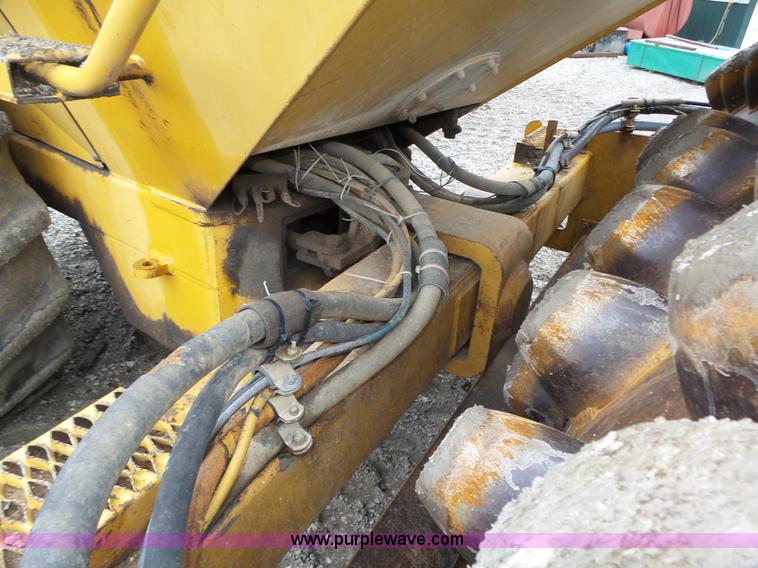 image for item K8446 1988 Caterpillar CP553 single drum pad foot compactor