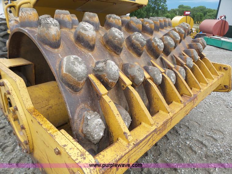 image for item K8446 1988 Caterpillar CP553 single drum pad foot compactor