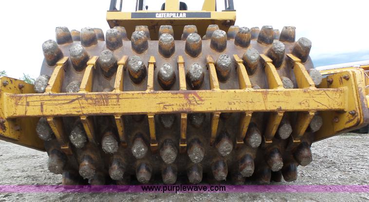 image for item K8446 1988 Caterpillar CP553 single drum pad foot compactor